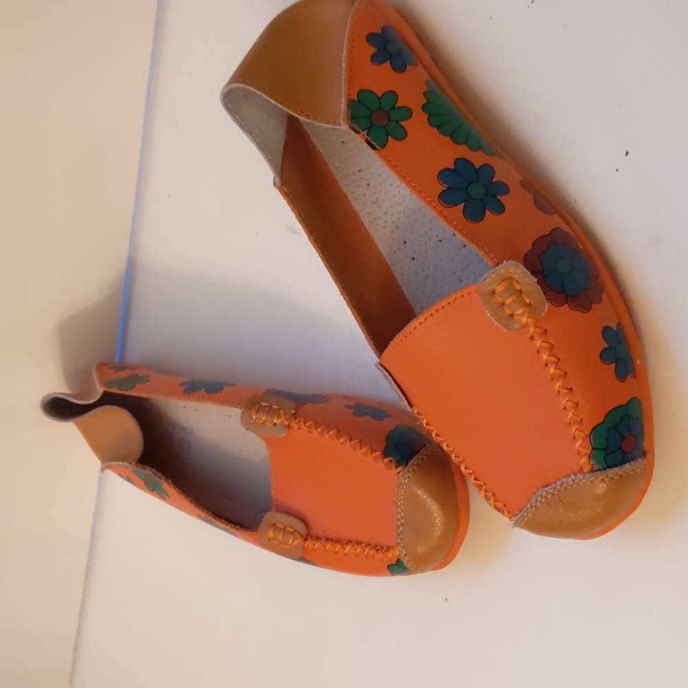 Fashion Shoes orange printed-flower leather loafer-sz 7 1/2